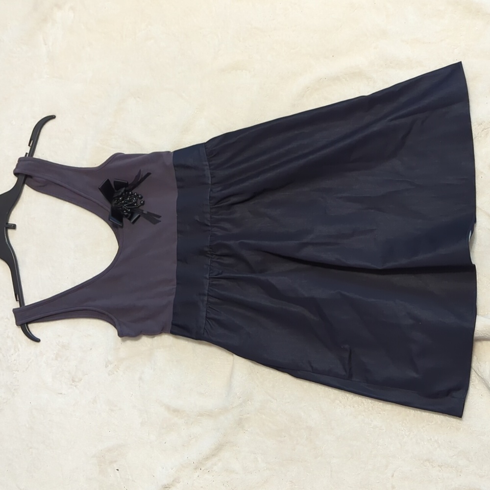 Express woman's dress with removable pin size 6